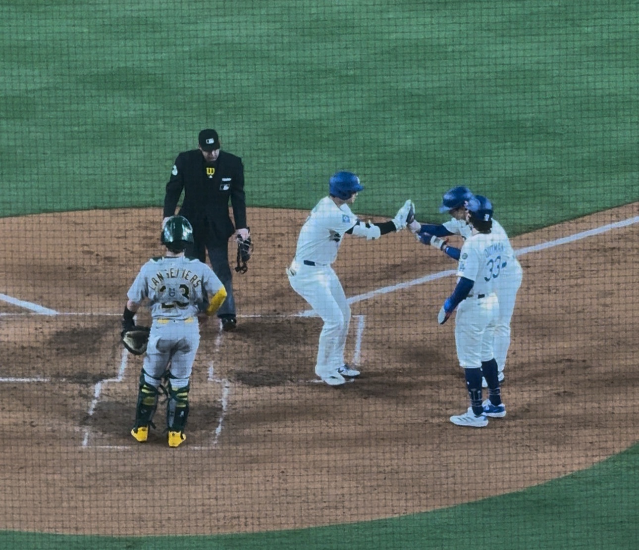 ¿Noche de bobblehead de Ohtani? Ya sabes lo que eso significa: ¡jonrones!