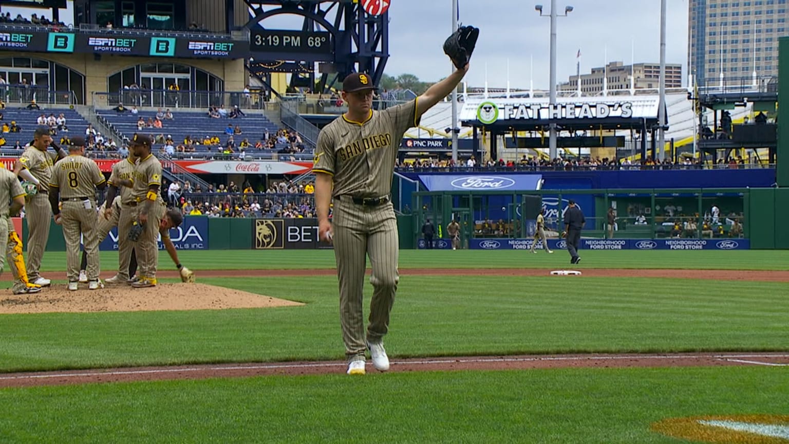 Kolek deslumbra en su debut como abridor y guía a los Padres a barrida en Pittsburgh