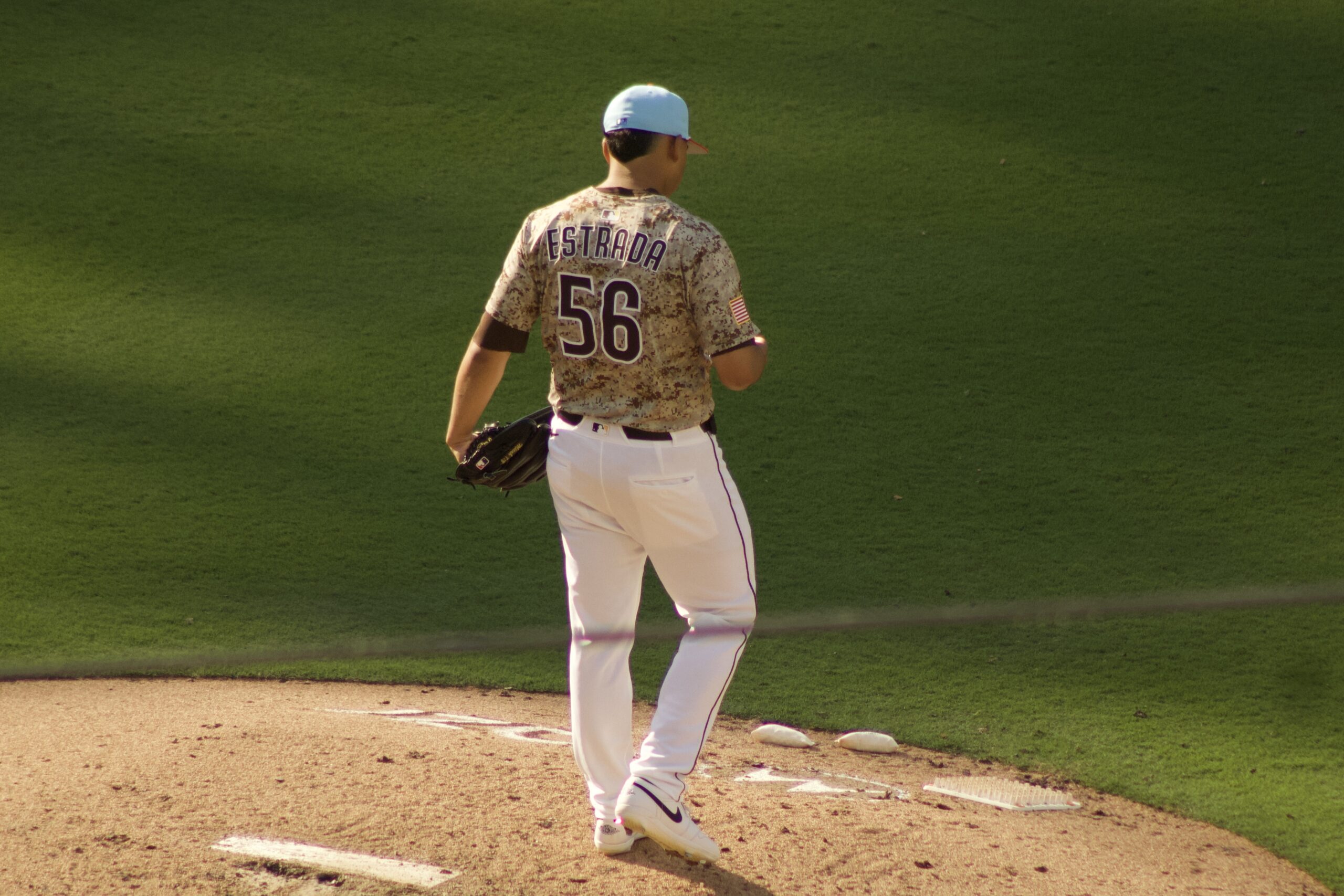 Los Padres le ganan a los Rangers en San Diego y cierran un gran 4 de Julio