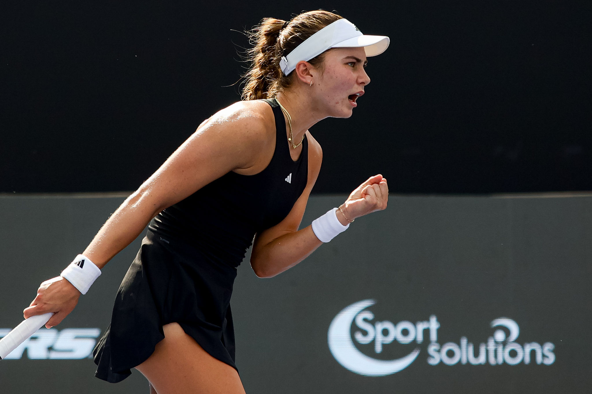 Iva Jovic remonta y avanza a segunda ronda tras vencer a Katarzyna Kawa en el GDL Open AKRON 2025