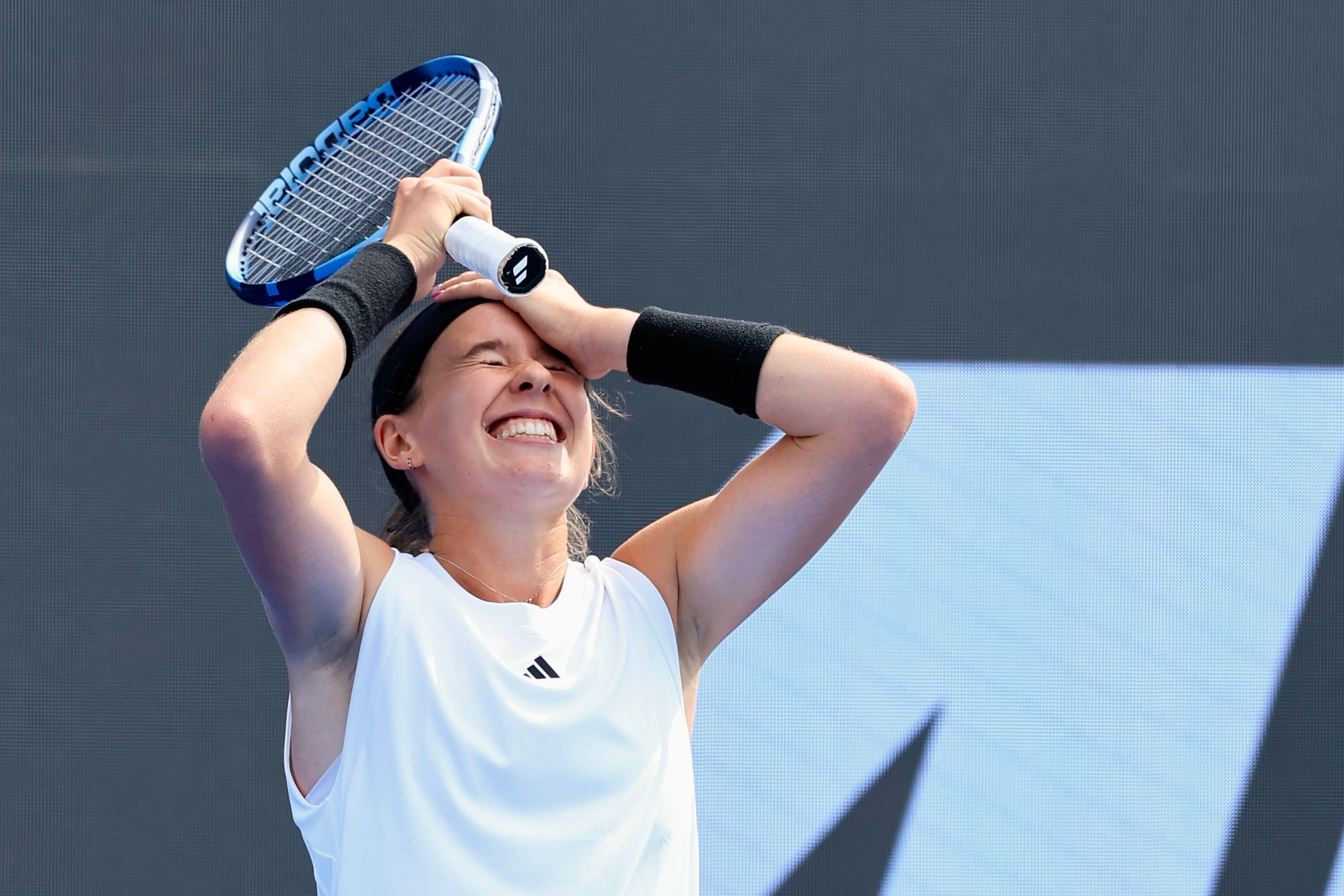 Nikola Bartunkova se clasifica a cuartos de final del GDL Open AKRON tras vencer a Darja Vidmanova