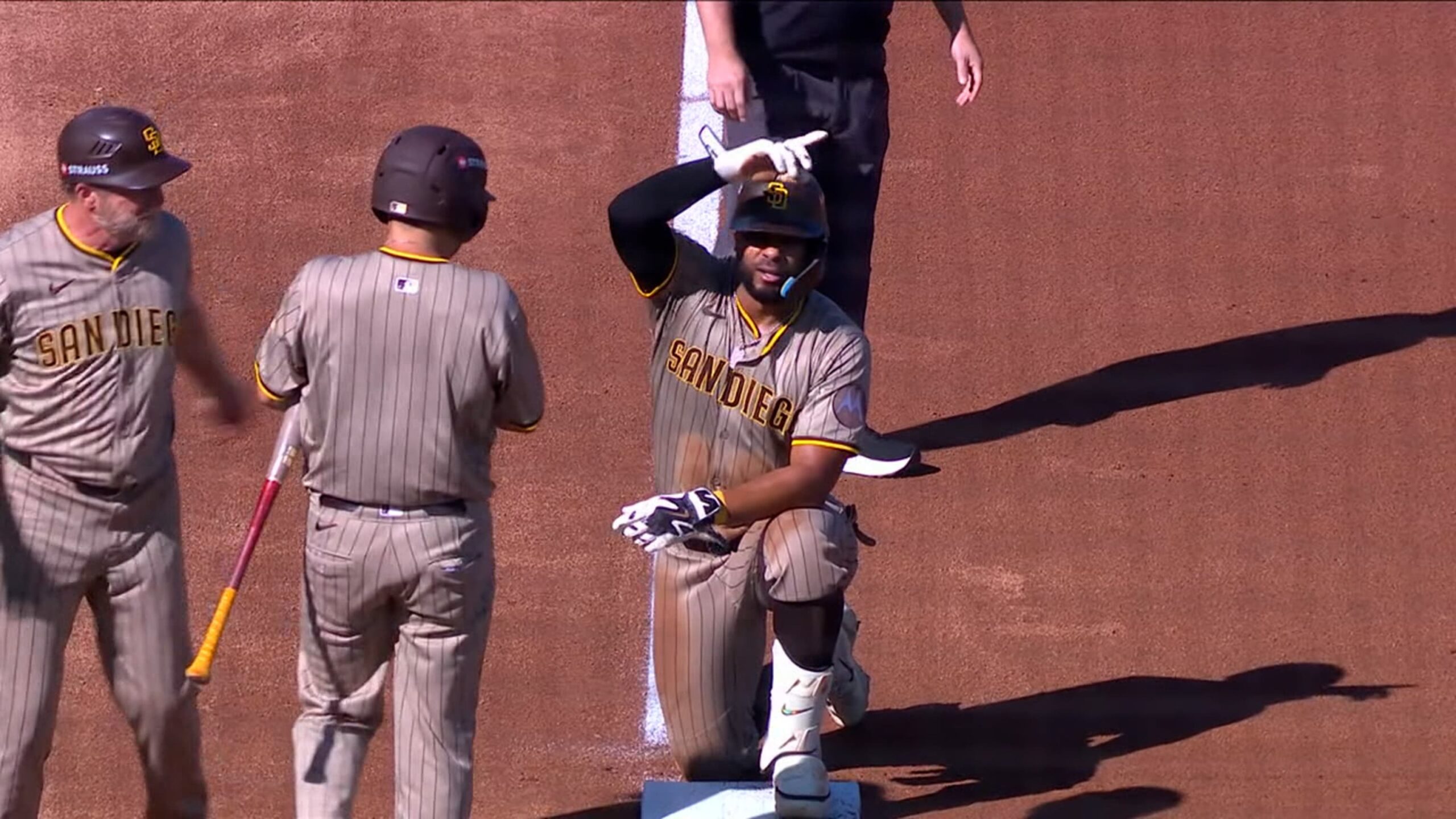 Cachorros golpean primero en la Serie del Comodín con poder de Suzuki y Kelly