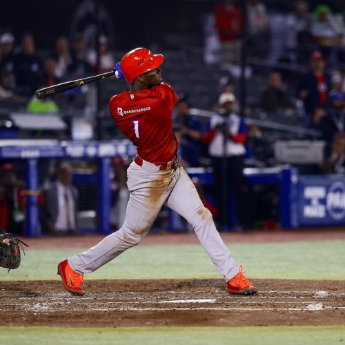 Junior Lake brilla y lidera triunfo del Escogido en la Serie del Caribe
