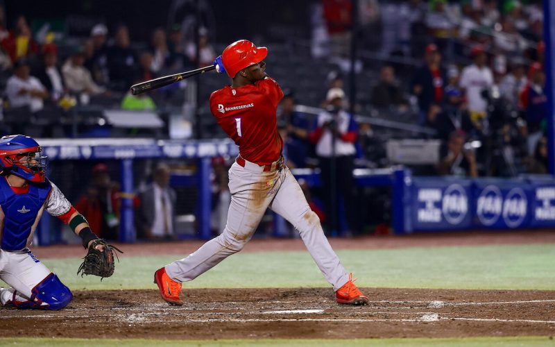 Junior Lake brilla y lidera triunfo del Escogido en la Serie del Caribe