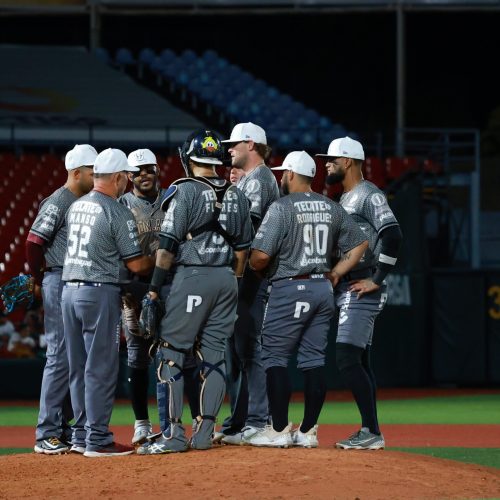 Unión Laguna vence a Mariachis en extrainnings