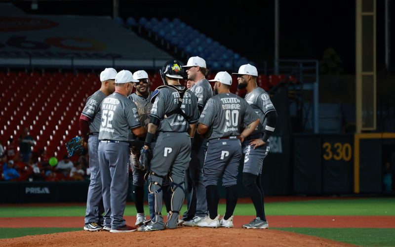 Unión Laguna vence a Mariachis en extrainnings