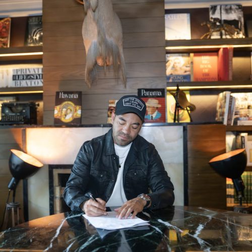 Marco Fabián firma con Dubbing Hits Entertainment y Marka Talent: Alianza histórica que trasciende el fútbol