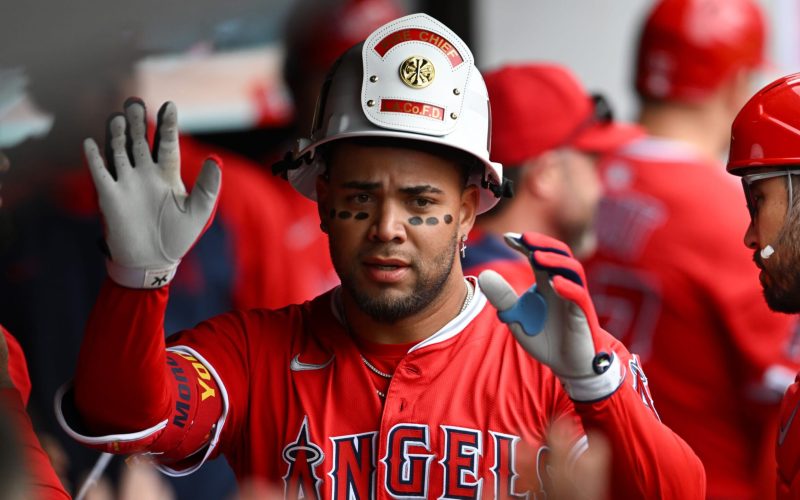 Guardians remontan con doble de Arias y frenan racha de Angels