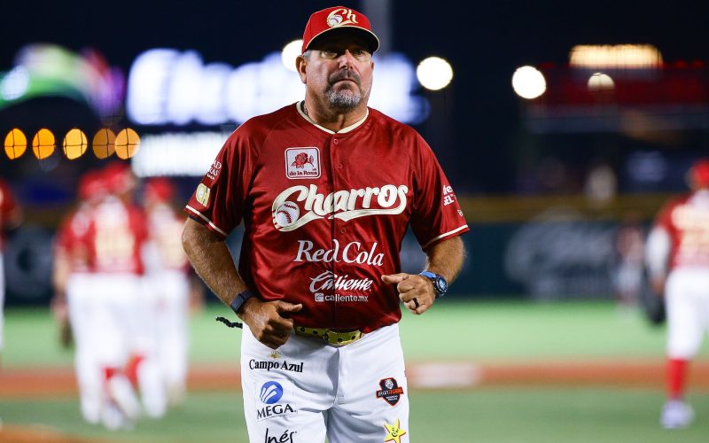 Charros de Jalisco renuevan a Benjamín Gil como mánager para 2026