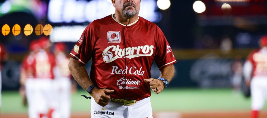 Charros de Jalisco renuevan a Benjamín Gil como mánager para 2026