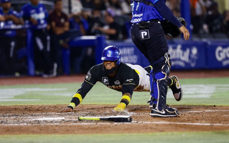 Laguna vence a Charros 8-6 en un épico final y se lleva el tercero de la serie