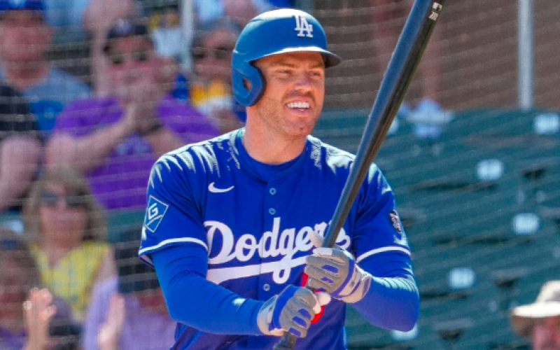 Freddie Freeman conecta su primer hit de la pretemporada