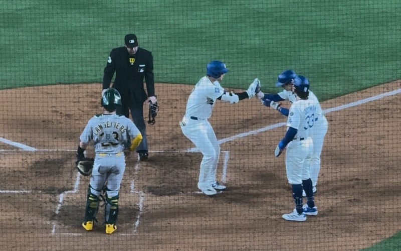 ¿Noche de bobblehead de Ohtani? Ya sabes lo que eso significa: ¡jonrones!