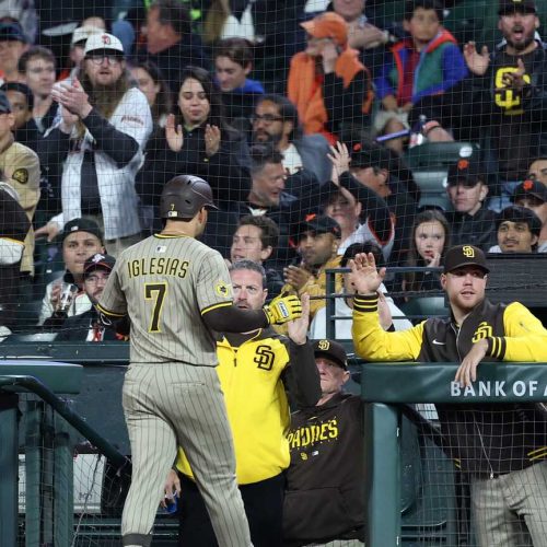 José Iglesias impulsa la victoria de Padres de San Diego en extra innings ante Gigantes