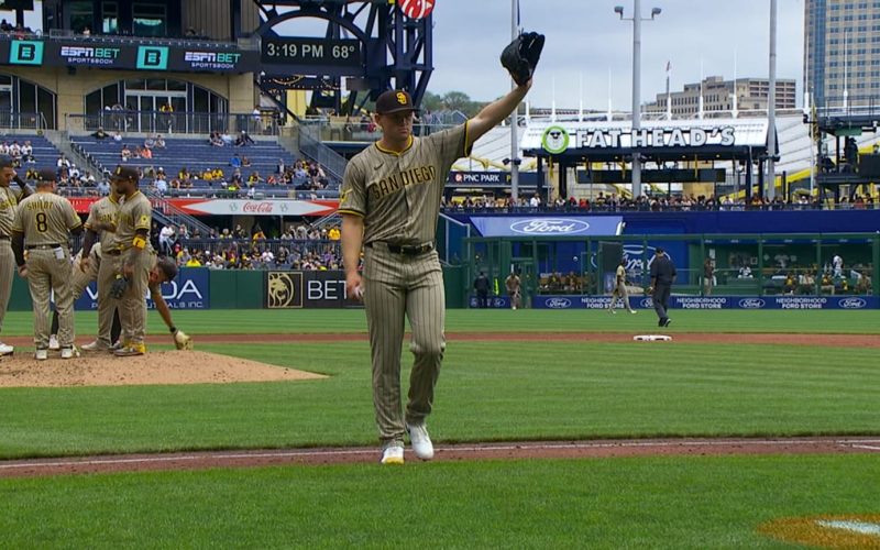 Kolek deslumbra en su debut como abridor y guía a los Padres a barrida en Pittsburgh