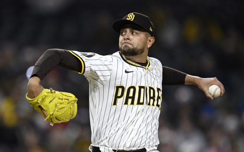 Omar Cruz pitcher mexicano debuta en MLB con Padres de San Diego