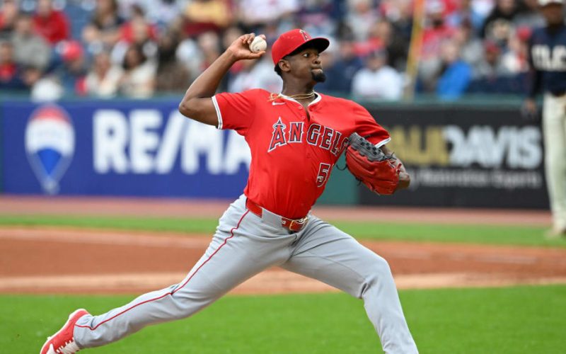 José Soriano lanza en blanco y Angelinos ganan con regreso de Trout